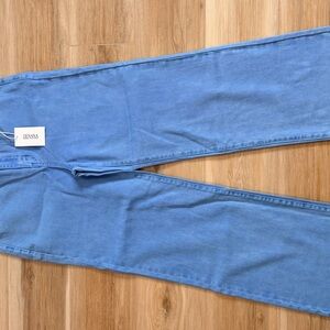 ZENANA cropped mineral washed jeans size XL